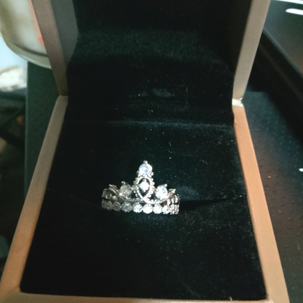 Elegant Silver Tiara Ring